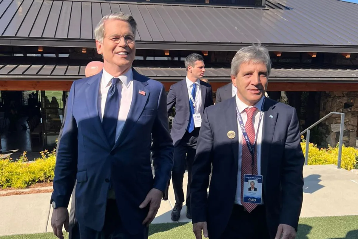 Tras los elogios de Bessent al Gobierno, Caputo se reunió con el secretario del Tesoro en la cumbre del G-20 en EE.UU.