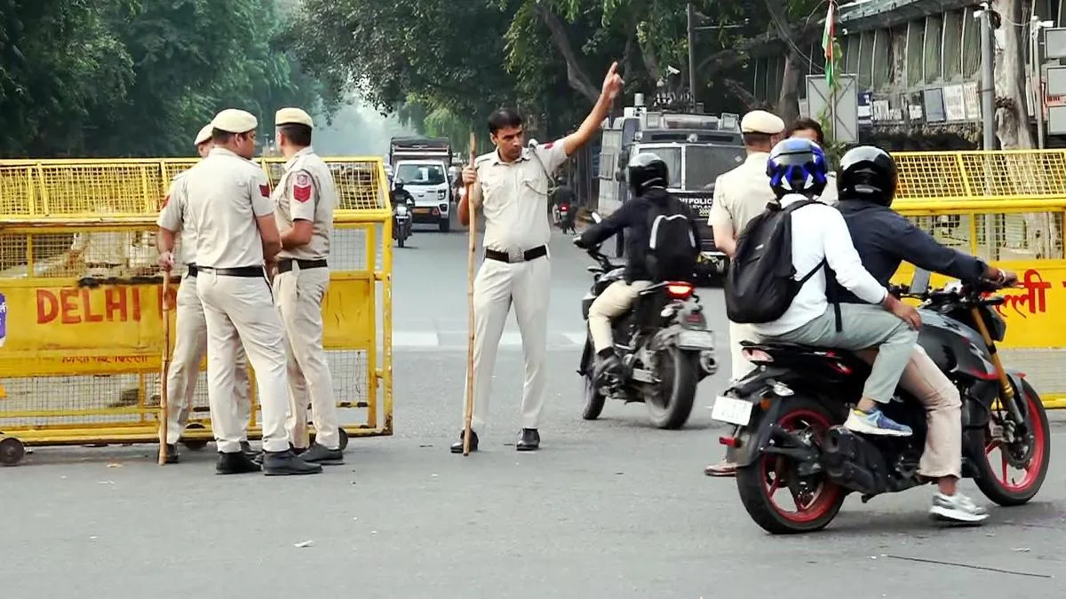 Stringent traffic curbs in Delhi as anti-CEC protest enters second day