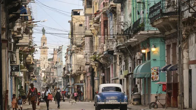Cuba recebe ajuda de 750 toneladas de óleo da Rússia