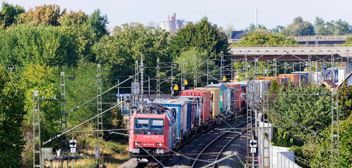 Mutmaßlich betrunkener Lokführer sorgt für Bahn-Chaos – 26 Züge sammeln 1124 Minuten Verspätung