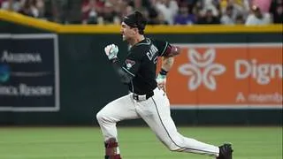 Corbin Carroll emula una hazaña histórica de 1927 tras desatar su velocidad con los triples