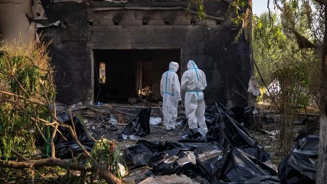 Ukraine-Krieg: Kiew: Suche nach Vermissten nach Angriff auf Munitionslager
