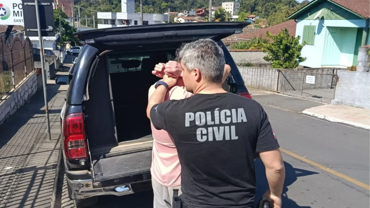 Homem que usava ‘falsa entidade’, poderes e promessa de realizar desejos para aliciar adolescentes e abusá-los sexualmente é preso em SC; entenda o caso
