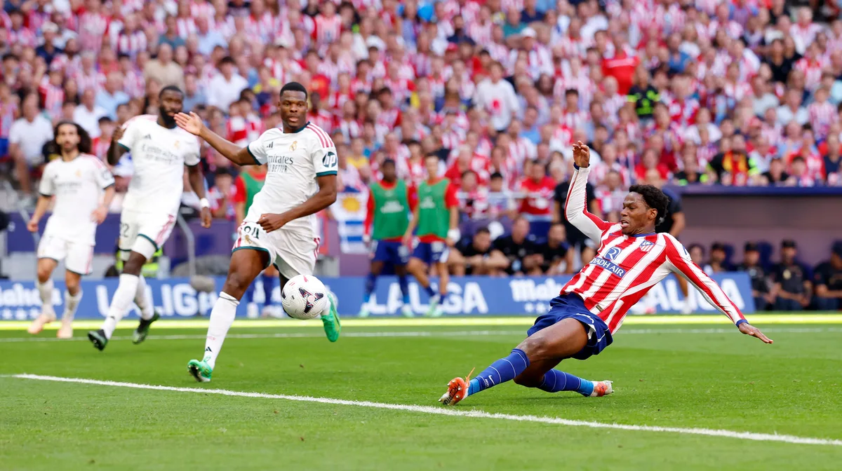 Simeone enseña cómo explotar a Jonathan David