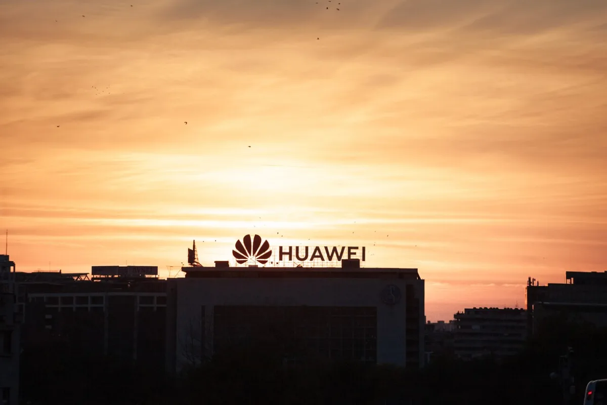 Huawei lleva 7 años vetado de Google: ¿qué tan lejos está de Android en 2026?