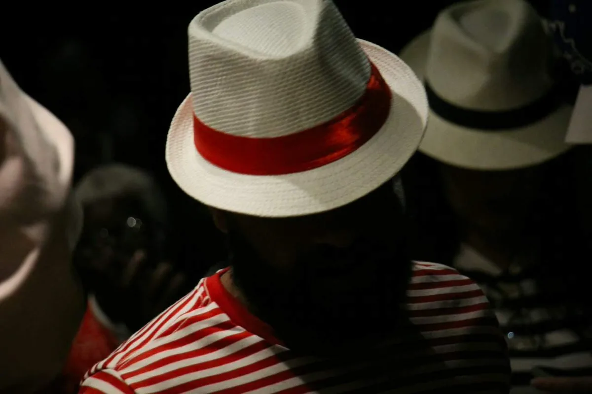 Com chapéu e muito samba, público faz festa para Seu Zé Pelintra