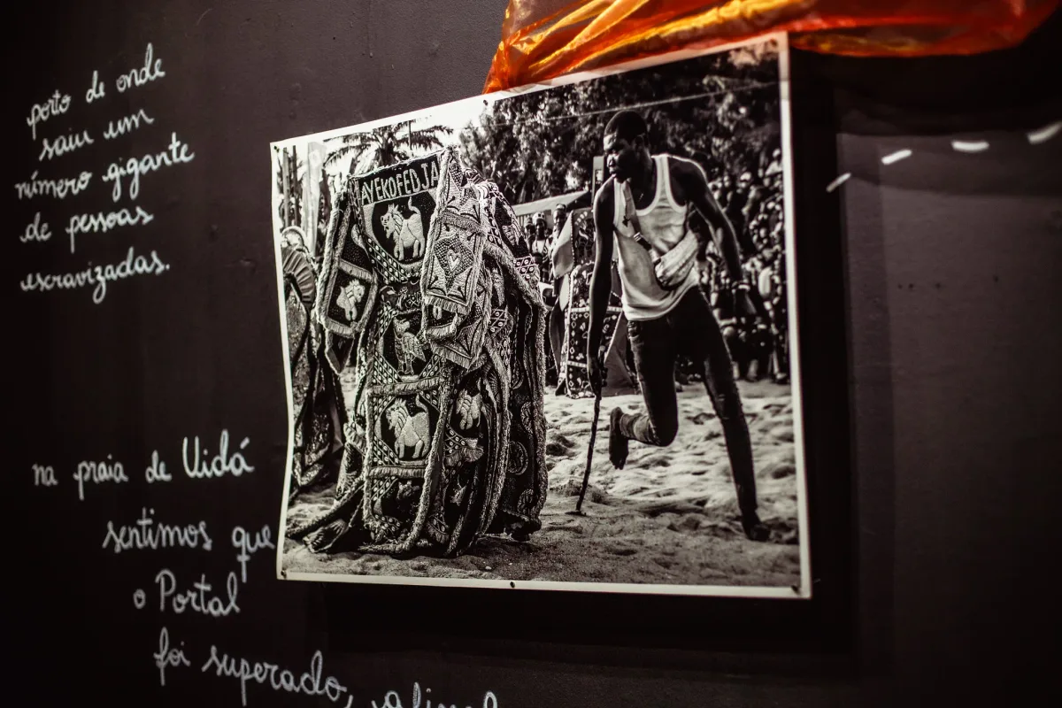 Exposição fotográfica no DF aborda conexões históricas entre Brasil e Benim