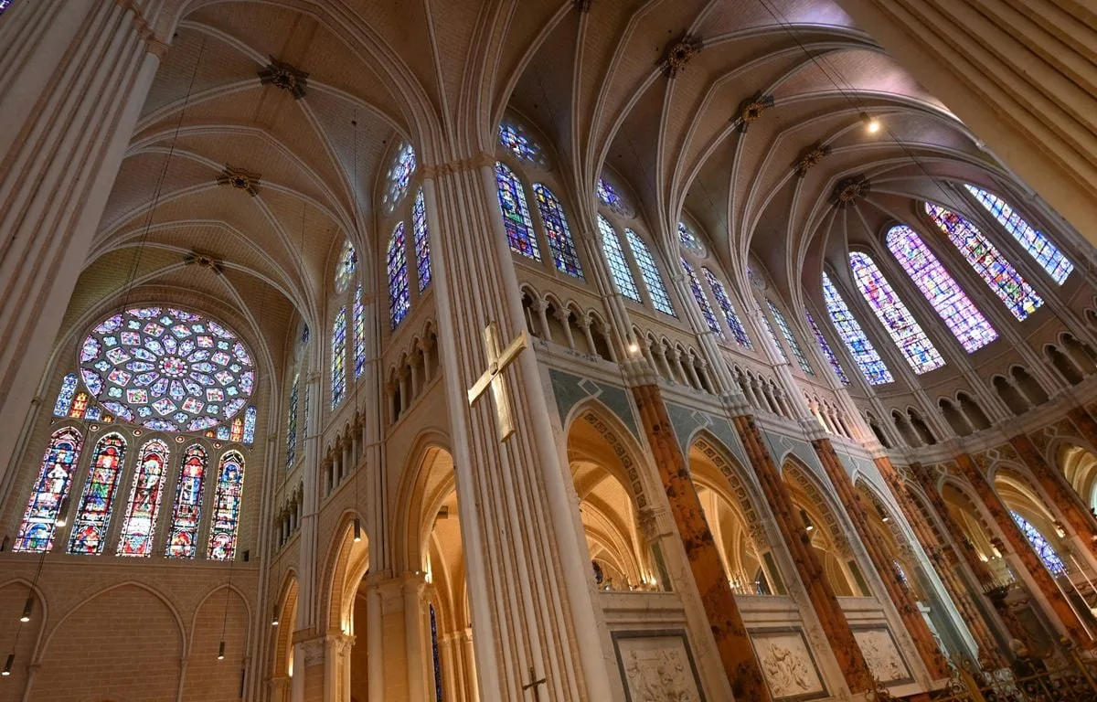 « Enroulée dans le tapis d’une cathédrale », sur le toit d’un ciné… Ces endroits improbables où vous êtes resté coincé
