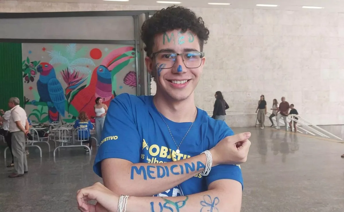 Aluno de escola pública supera dificuldades financeiras e passa em Medicina aos 21 anos após três tentativas