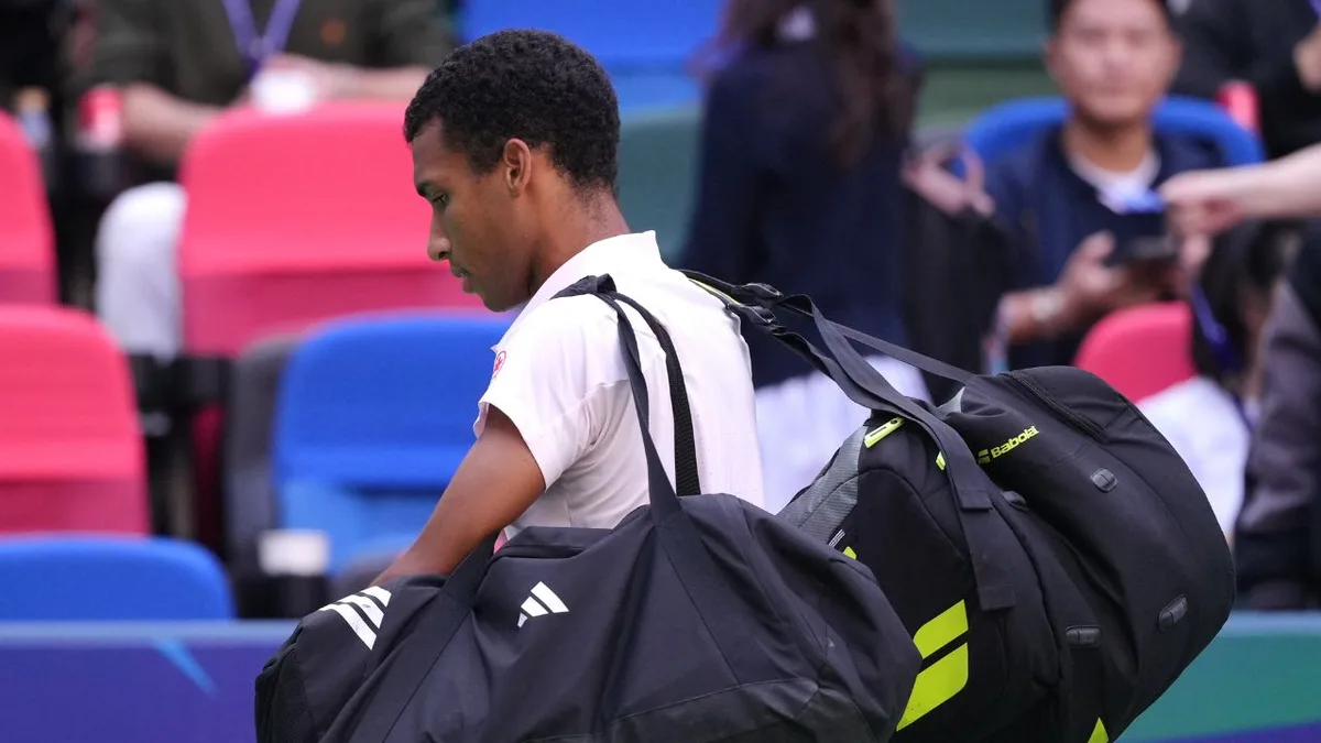 Canada’s Felix Auger-Aliassime retires with knee injury vs. Ruud in Shanghai