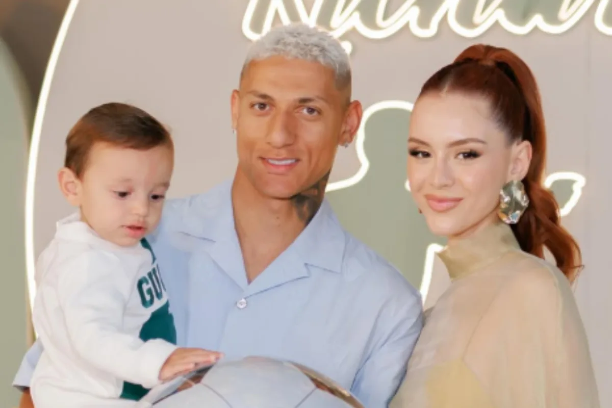 Richarlison pede Amanda Araujo em casamento. Veja fotos