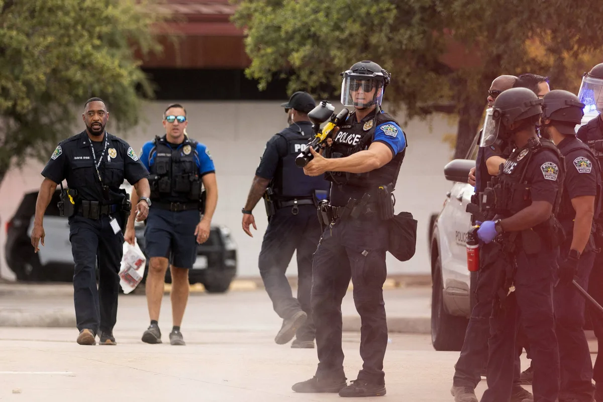 Agente do ICE atira e fere homem em Austin, nos EUA, dizem autoridades locais