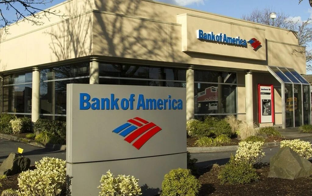 Bank of America falha estimativas e lucros caem após multa histórica de 1,2 mil milhões por branqueamento de capitais