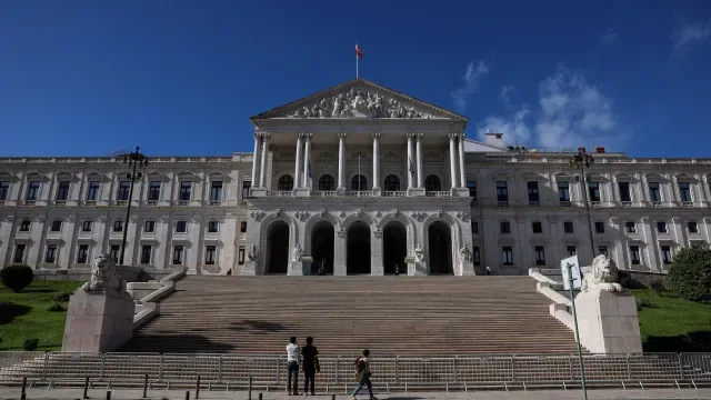 Parlamento aprova voto de pesar pelas vítimas dos ataques a Israel