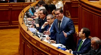 Sarmento avisa que descida do IVA nos combustíveis e alimentação levaria país a défice