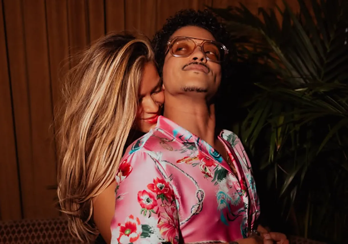 ¿Será Karol G? El mensaje de Bruno Mars sobre una latina desata los rumores de romance