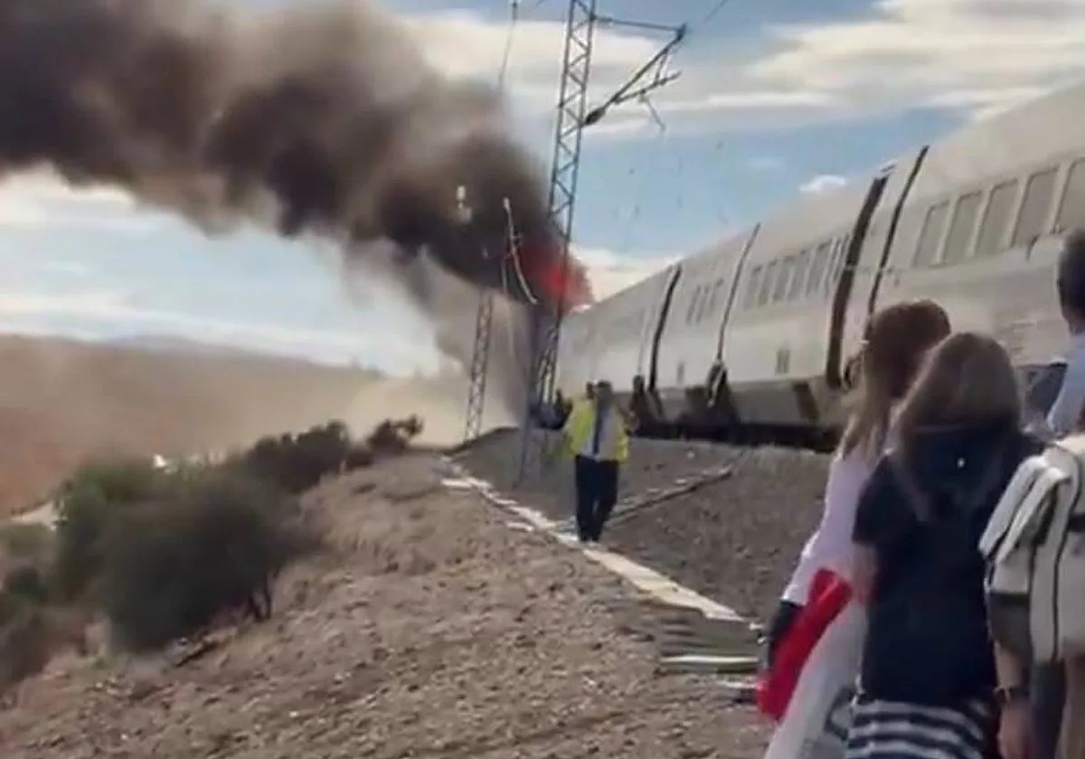 Interrumpida la circulación de Alta Velocidad entre Barcelona y Madrid por el incendio de un tren en Zaragoza