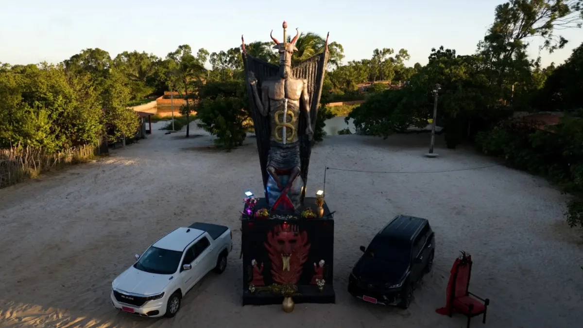 Estátua de 11 metros do Diabo: MP e Polícia Civil apuram denúncia de intolerância religiosa cometida por prefeito