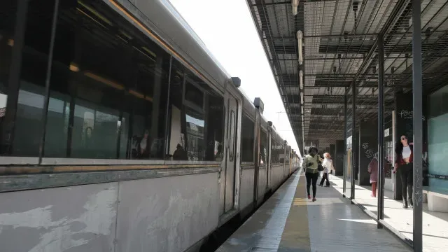 Detido passageiro que viajava em grupo sem bilhete. Foi "hostil" para PSP