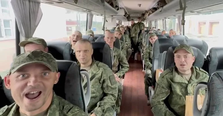 Kiev e Moscovo trocam 103 prisioneiros de guerra
