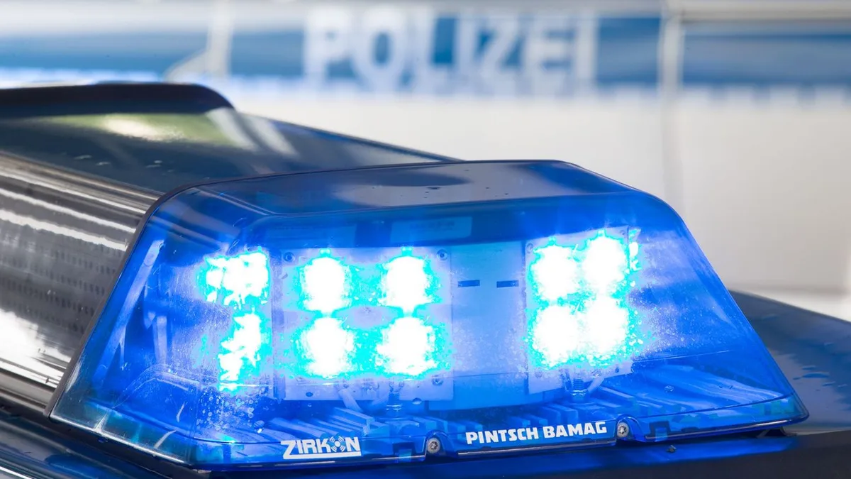 Verfolgungsjagd: Raser rammt Polizisten in Dortmund und flieht mit 154 km/h