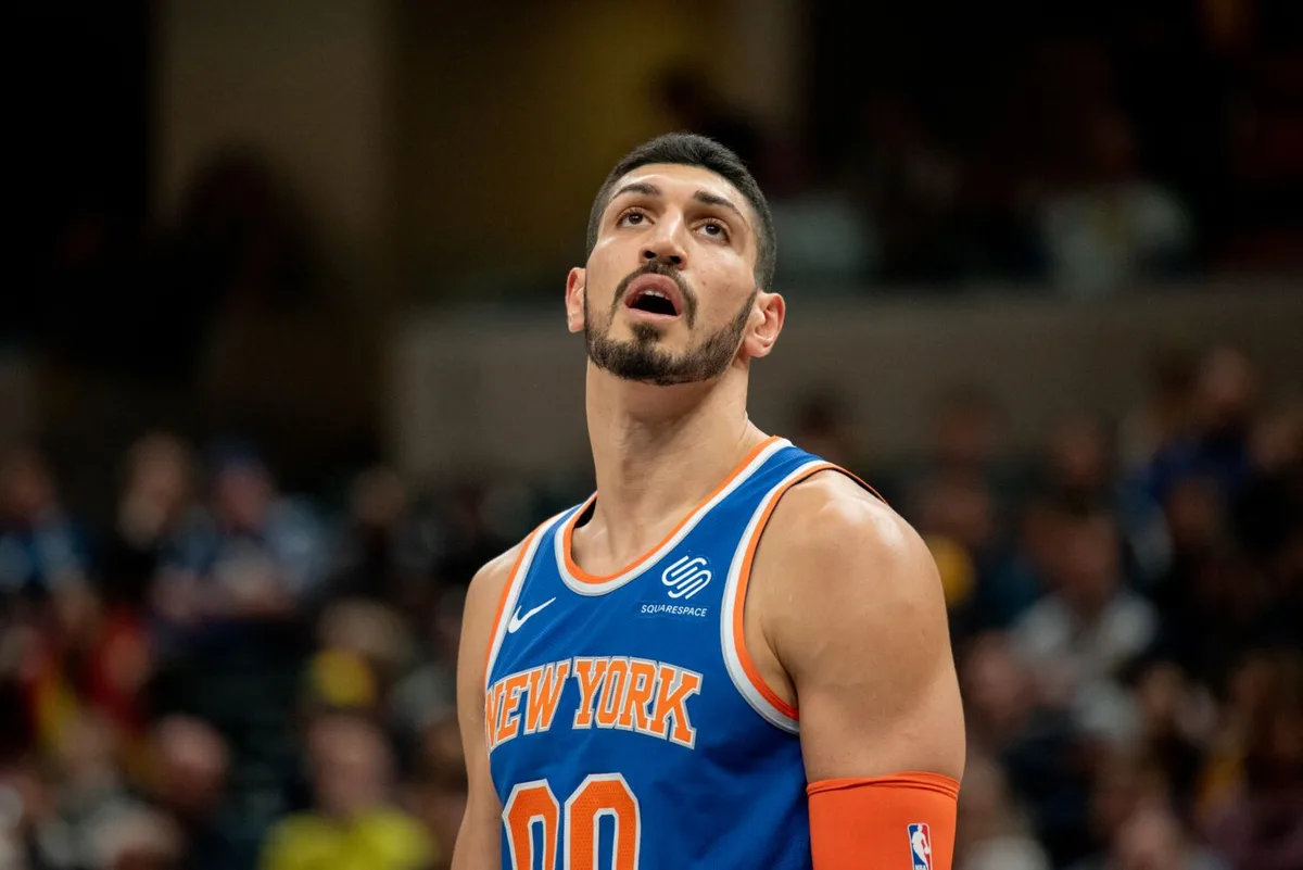 Kanter jogou na NBA como homem e agora quer jogar na WNBA como mulher. Não pode?