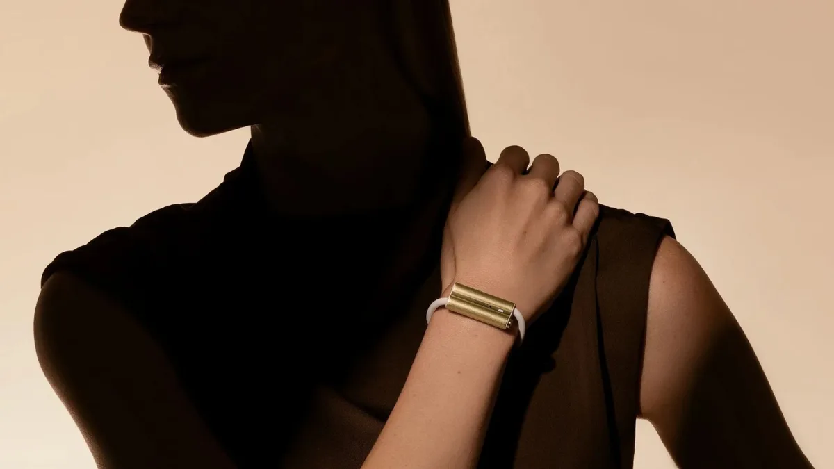 This new screenless wearable helps families monitor the health of older adults