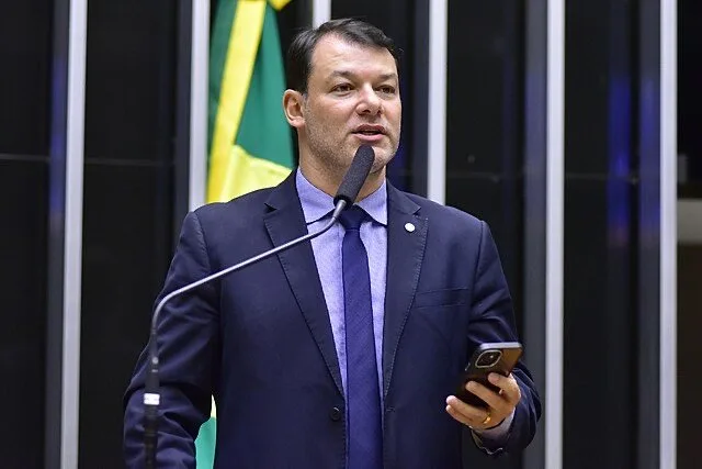 Duarte cobra apuração da Câmara sobre contratos milionários envolvendo o Banco Master
