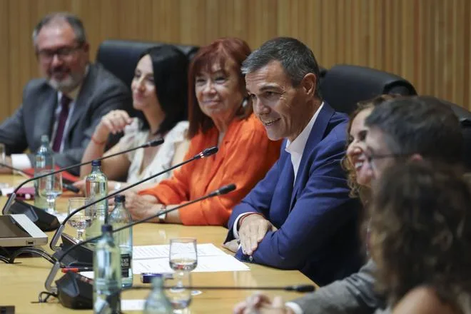Sánchez insufla ánimos al PSOE para "salir a ganar, no a empatar" y erigirse en dique contra la ultraderecha "cuatro años más"