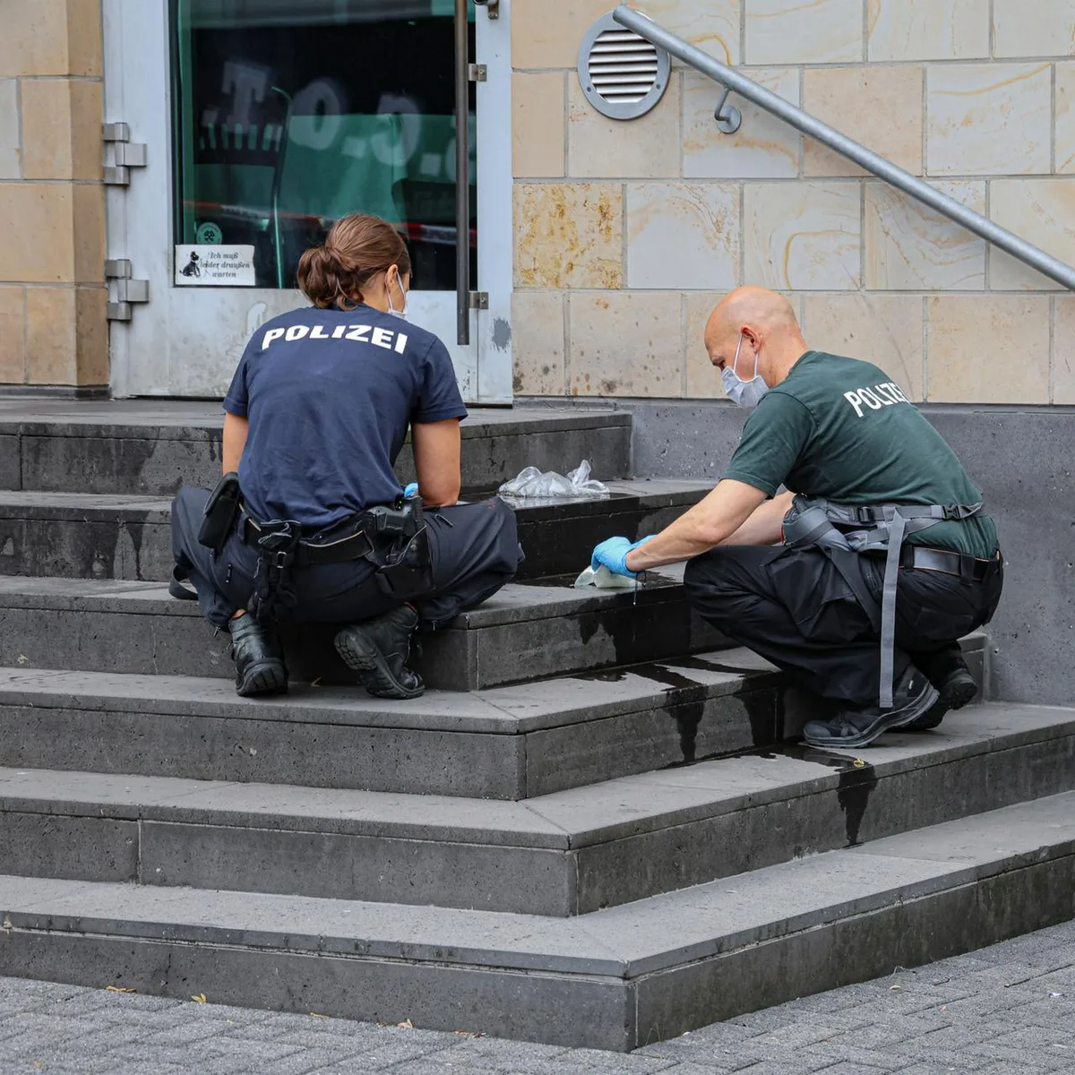 Vor jüdischem Feiertag - Mann soll Feuer an Tür von Wuppertaler Synagoge gelegt haben
