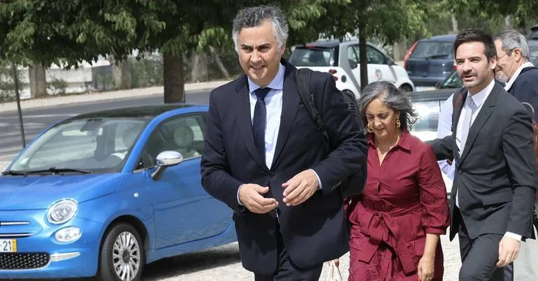 Escolas. Ministro liga falta de vagas a migrantes e atrasos