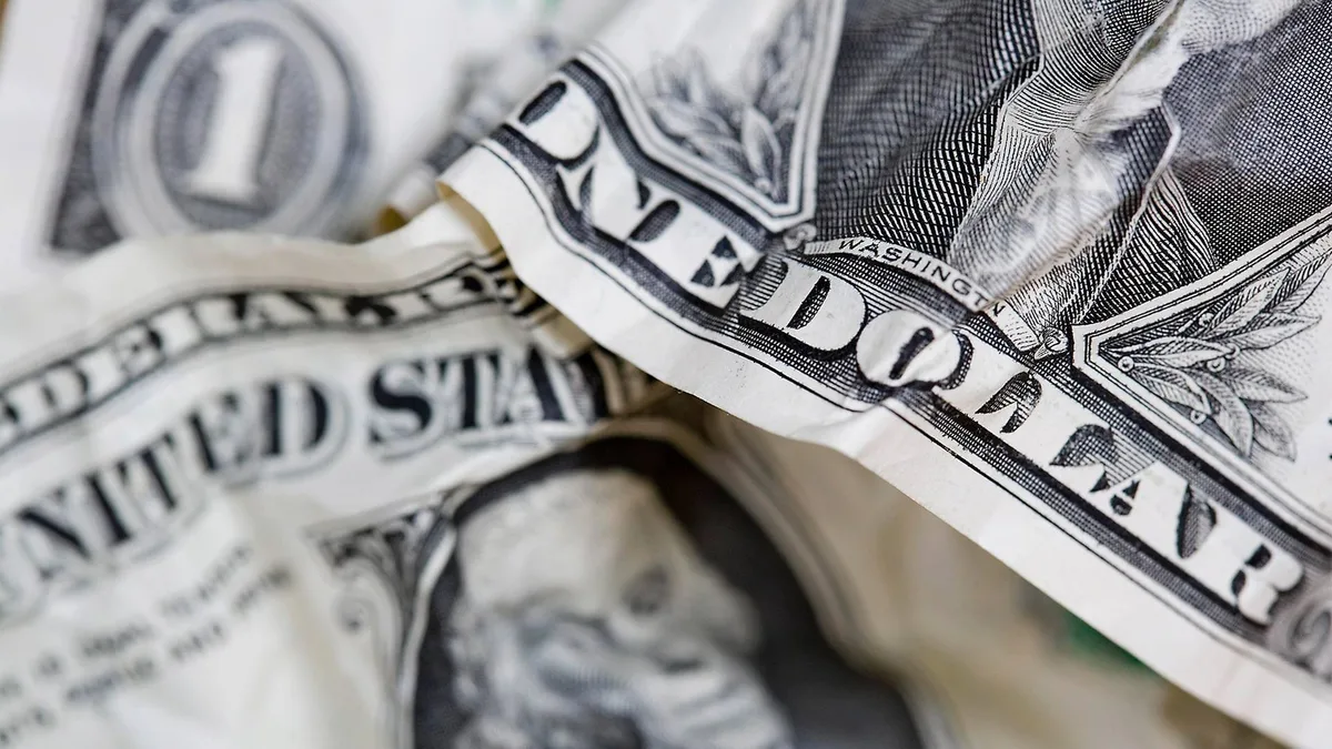 Warum der Dollar trotz höherer US-Zinsen schwach bleibt