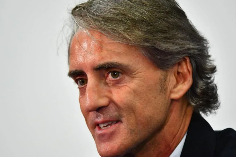 Le sélectionneur de l'Italie Roberto Mancini assiste à Paris FC-Lyon à Jean-Bouin