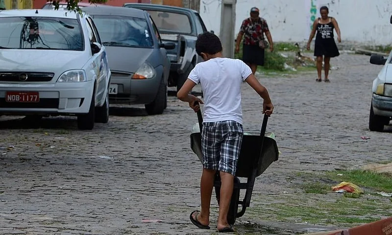 Menos de 1% das emendas parlamentares vão para crianças e adolescentes