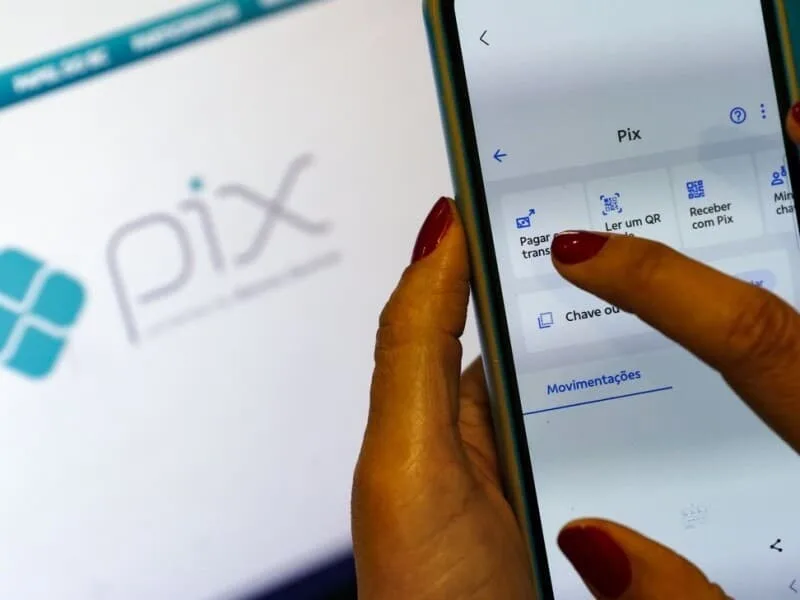 TSE rastreia Pix de sites que usam campanha de Flávio para dar golpes