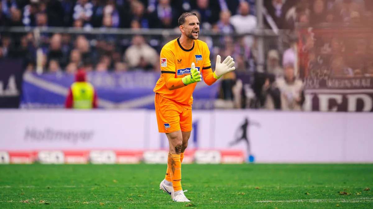 Was macht der Torwart da? - Hertha kassiert absurde „Blackout-Banane“