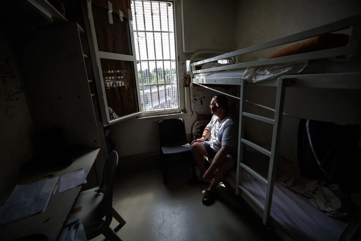 En prison, un été insoutenable entre canicule et surpopulation : « Même les animaux sont mieux traités que nous »