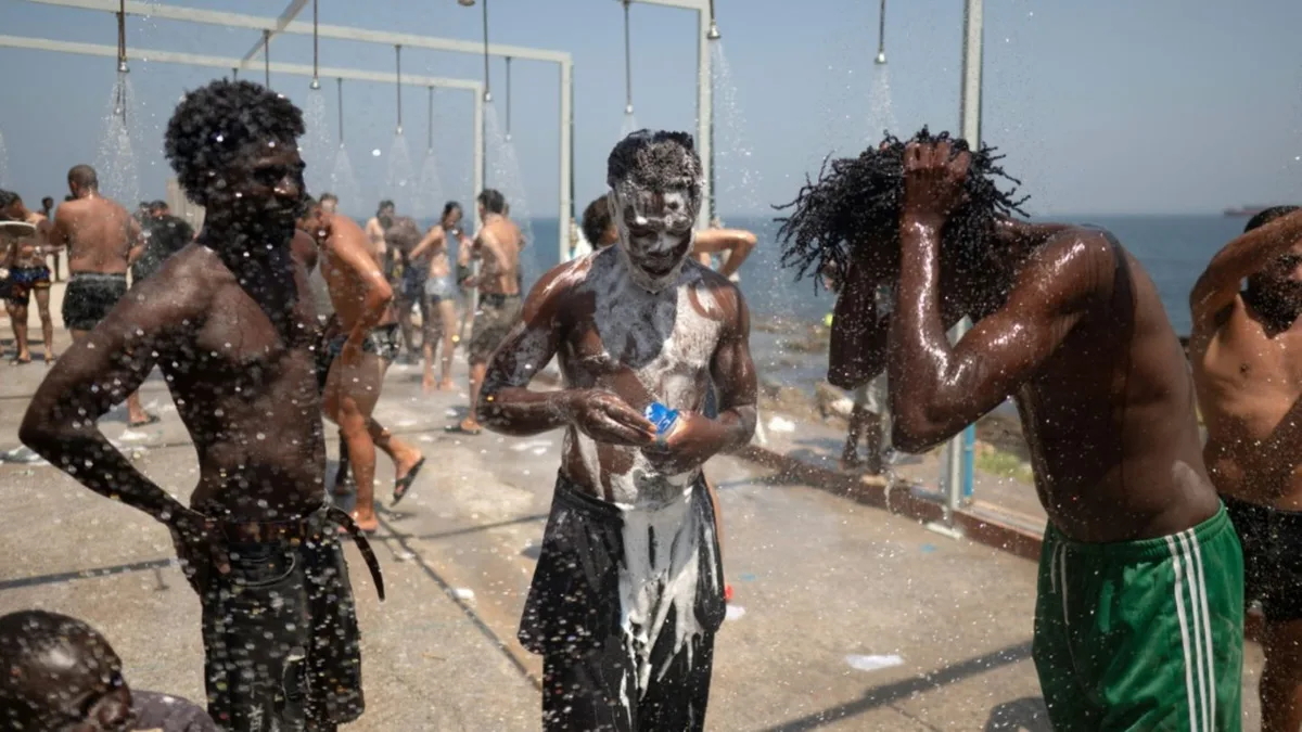 Spanien richtet zwei Flüchtlingslager in Ceuta ein