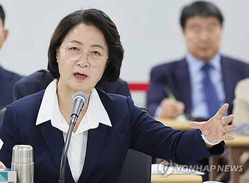 추미애 '소방 재정 빨대' 발언에 양대 노총 소방노조 반발