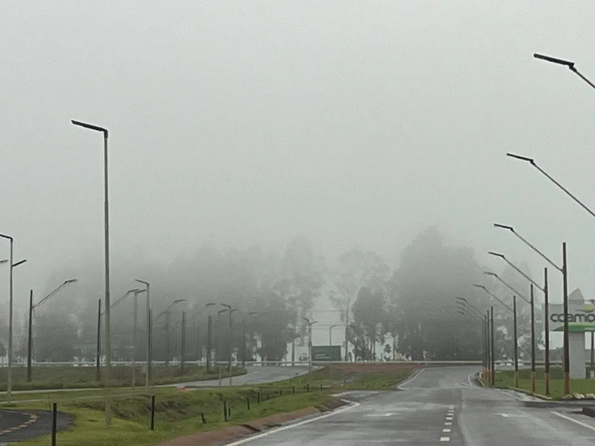 Forte nevoeiro encobre Ponta Porã nesta manhã de terça-feira