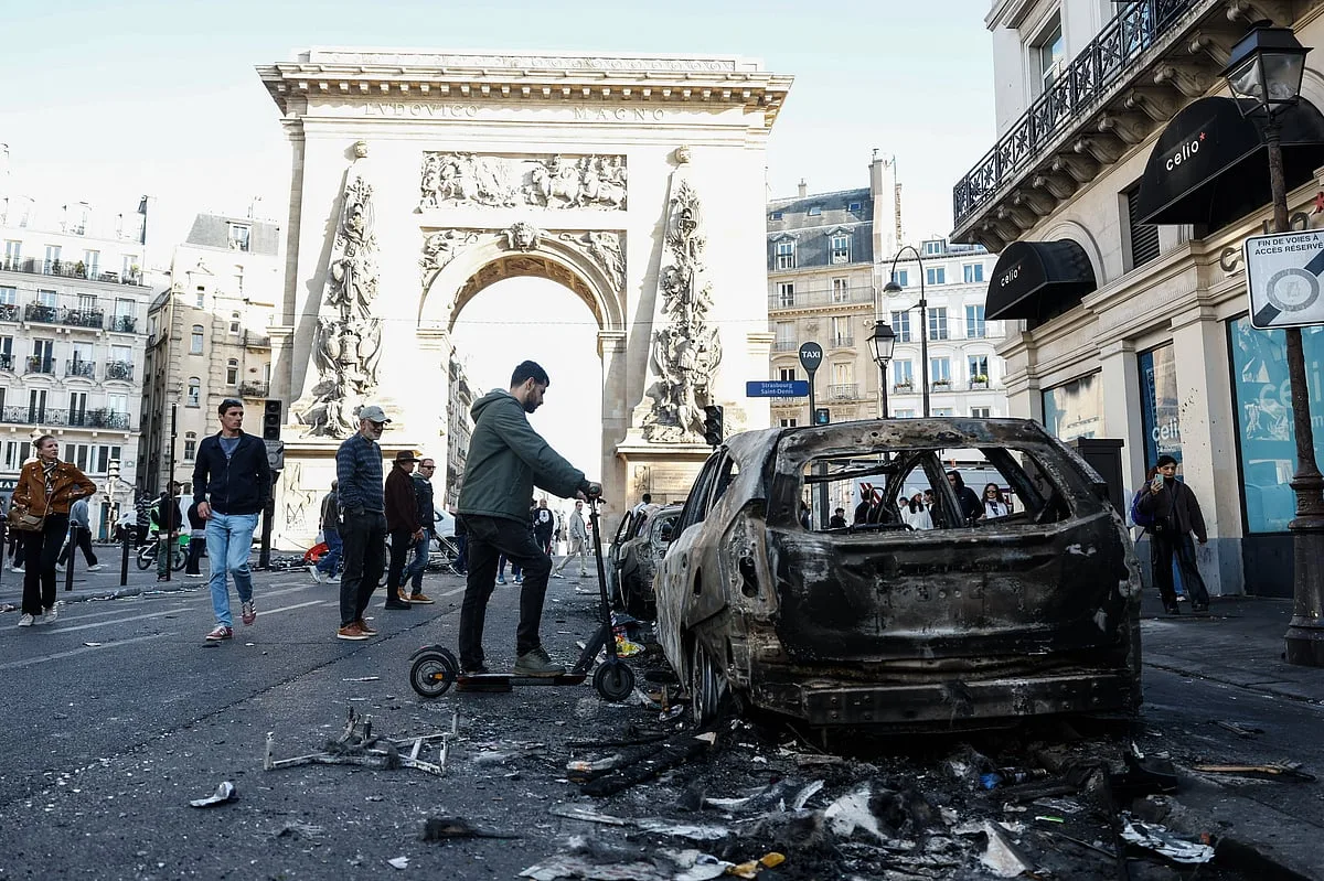 Macron fala aos franceses esta noite. Mais de duas mil pessoas detidas após protestos acabarem em violência