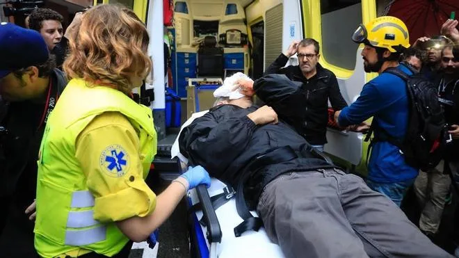 Empieza el juicio a cuatro policías acusados de dejar tuerto con una pelota de goma al activista Roger Español el 1-O