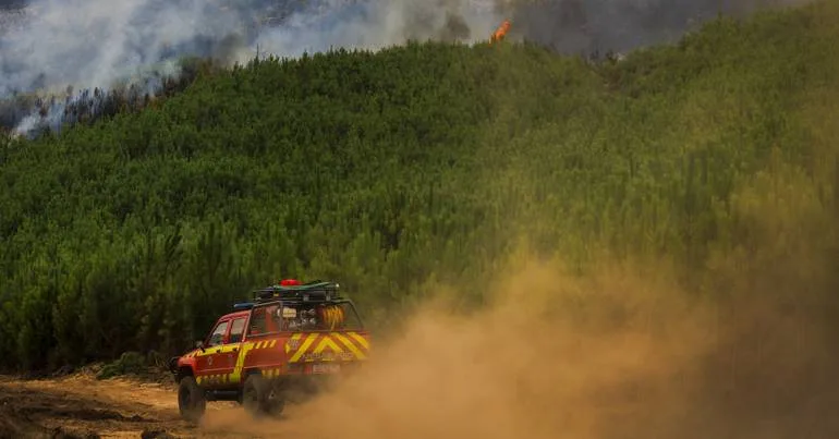 Fogo em Santa Marta de Penaguião com 133 operacionais