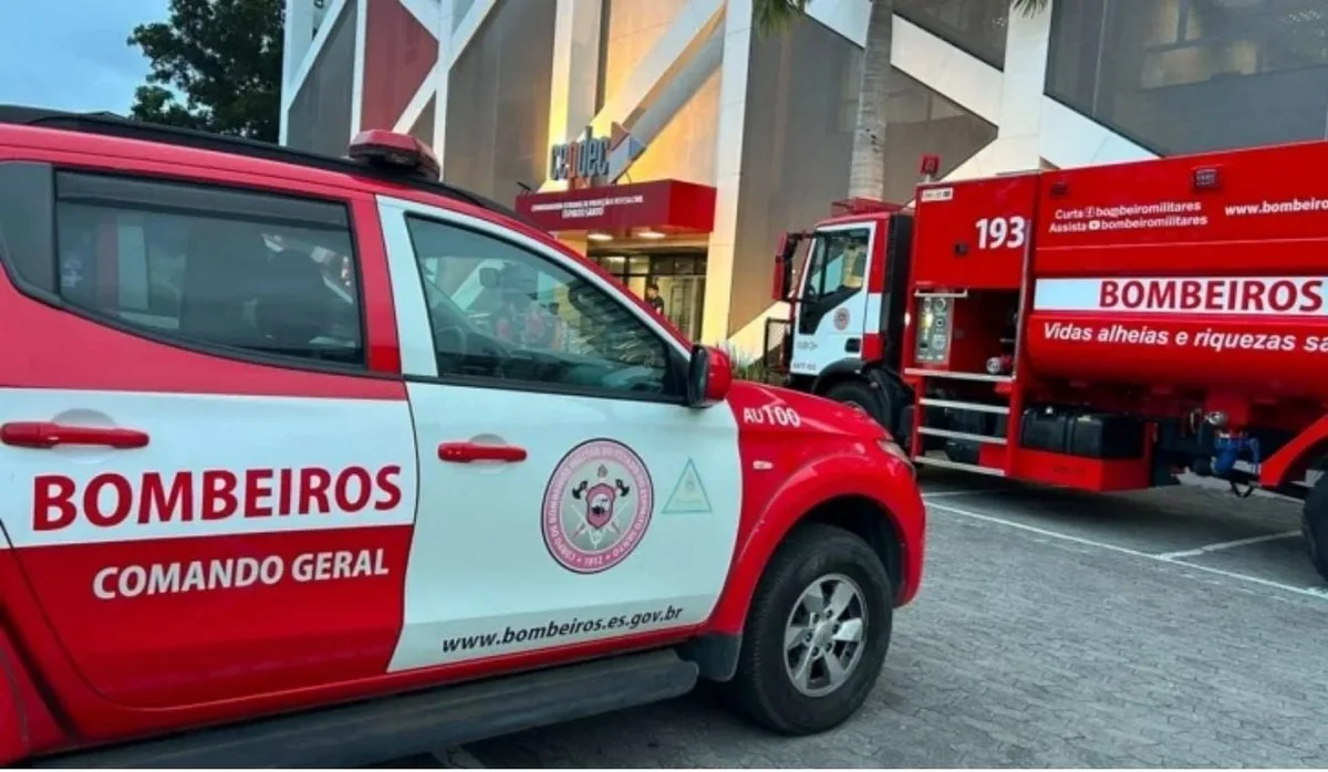 Mulher fica ferida após tirar rojão do filho e objeto explodir na própria mão