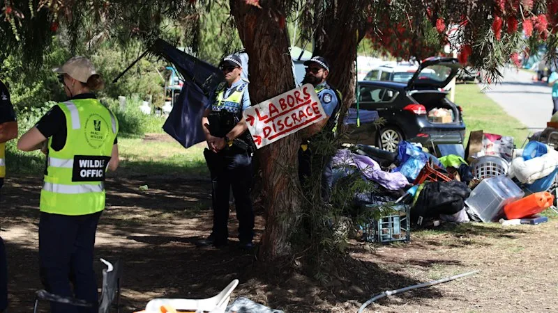 Police operation under way to move on last Memorial Drive rough sleepers
