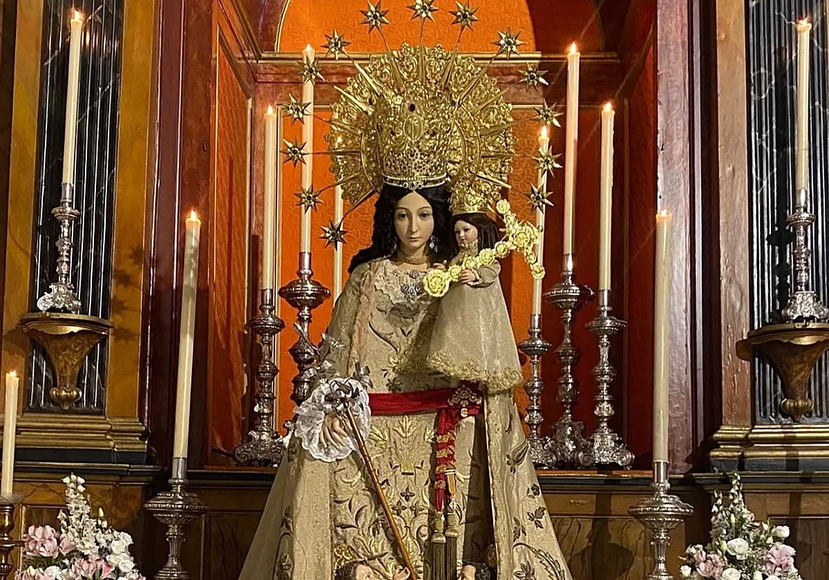La Virgen de los Desamparados de San Vicente vuelve al culto tras su restauración