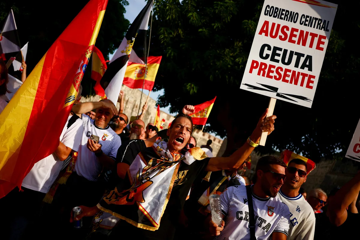 España se echa a las calles en apoyo a Ceuta por la crisis migratoria: manifestación histórica en la ciudad autónoma y gritos de “Gobierno, dimisión” por todo el país