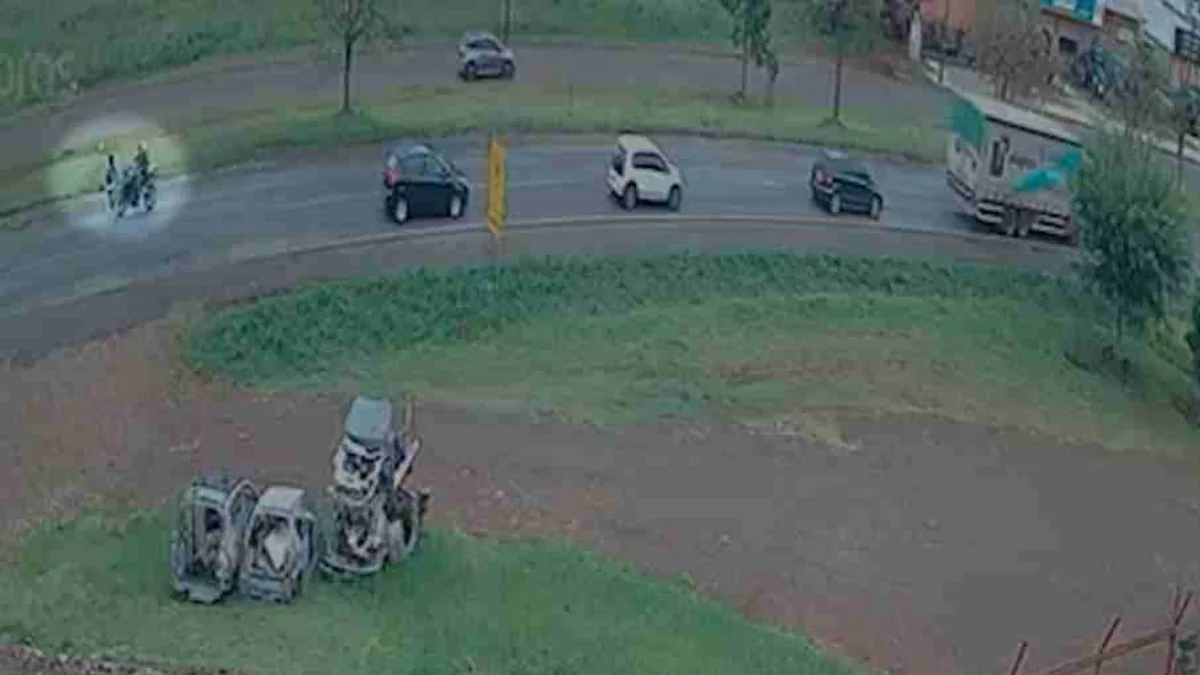 Grávida tem perna amputada após ser atropelada por moto ao atravessar rua no Paraná