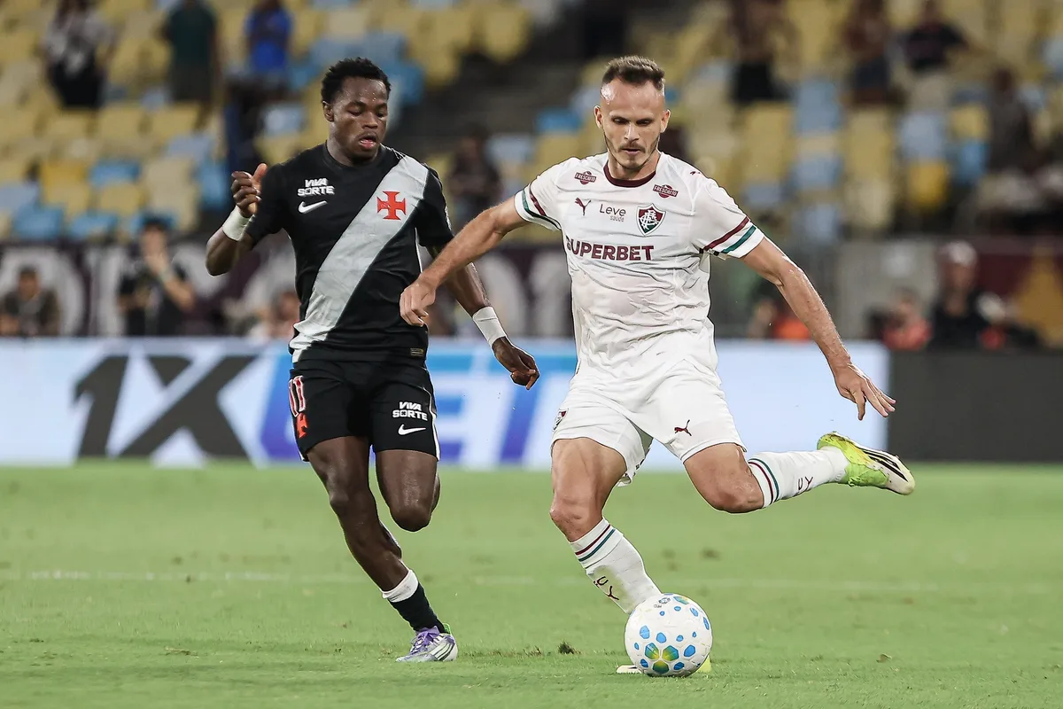 Renê, do Fluminense, diz que é substimado e avalia carreira: "Jogo em estádios que cabem minha cidade toda"