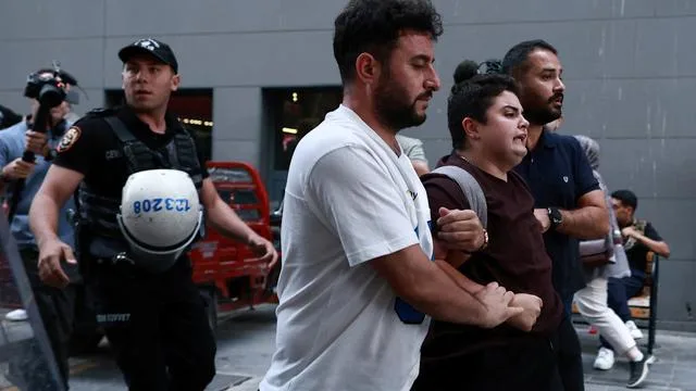 Tuğba Tekerek: Journalistin nach queerfeindlichen Razzien in der Türkei verhaftet